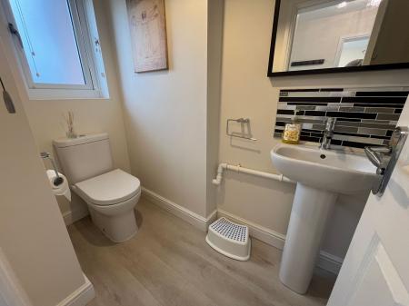 4 bedroom Detached house to let in Daybell Road, Moira, DE12