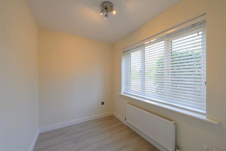 4 bedroom Detached house to let in Daybell Road, Moira, DE12