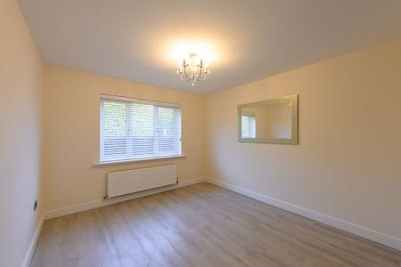 4 bedroom Detached house to let in Daybell Road, Moira, DE12