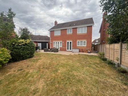4 bedroom Detached house to let in Daybell Road, Moira, DE12