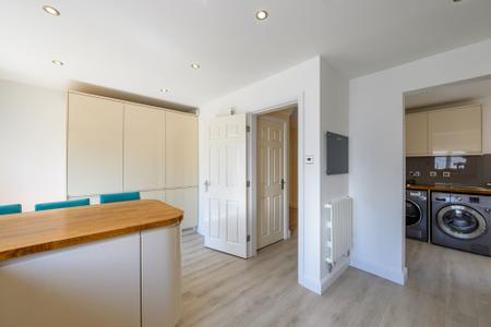 4 bedroom Detached house to let in Daybell Road, Moira, DE12