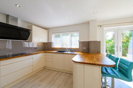 4 bedroom Detached house to let in Daybell Road, Moira, DE12