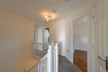 4 bedroom Detached house to let in Daybell Road, Moira, DE12