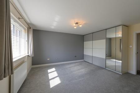 4 bedroom Detached house to let in Daybell Road, Moira, DE12