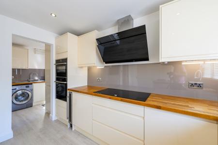 4 bedroom Detached house to let in Daybell Road, Moira, DE12