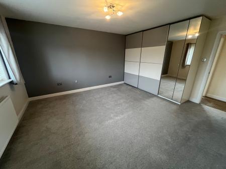 4 bedroom Detached house to let in Daybell Road, Moira, DE12