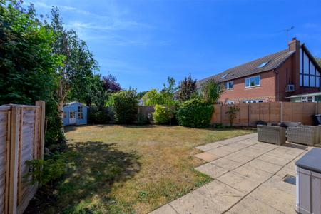 4 bedroom Detached house to let in Daybell Road, Moira, DE12