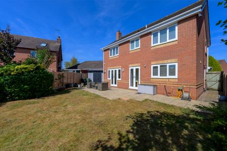4 bedroom Detached house to let in Daybell Road, Moira, DE12