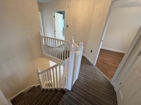 4 bedroom Detached house to let in Daybell Road, Moira, DE12