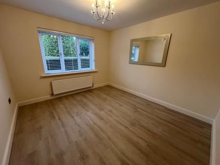 4 bedroom Detached house to let in Daybell Road, Moira, DE12