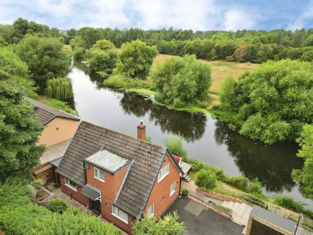 3 bedroom Detached house for sale in Riverbank House, 98 Newton Road, Burton-On-Trent - DE15 0TX