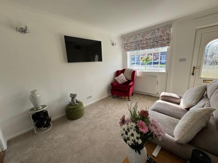 2 bedroom Semi-detached house for sale in Finch Close, Woodville, DE11