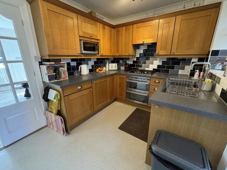 2 bedroom Semi-detached house for sale in Finch Close, Woodville, DE11