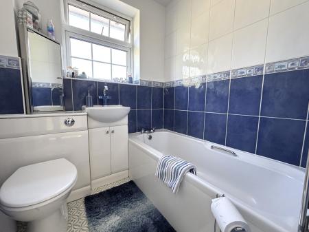 2 bedroom Semi-detached house for sale in Finch Close, Woodville, DE11