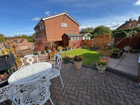 2 bedroom Semi-detached house for sale in Finch Close, Woodville, DE11