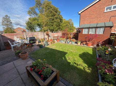2 bedroom Semi-detached house for sale in Finch Close, Woodville, DE11