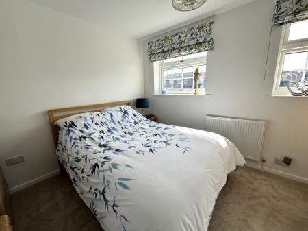 2 bedroom Semi-detached house for sale in Finch Close, Woodville, DE11