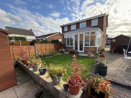 2 bedroom Semi-detached house for sale in Finch Close, Woodville, DE11