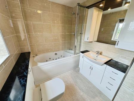 4 bedroom Detached house for sale in The Chase, Rosliston, DE12