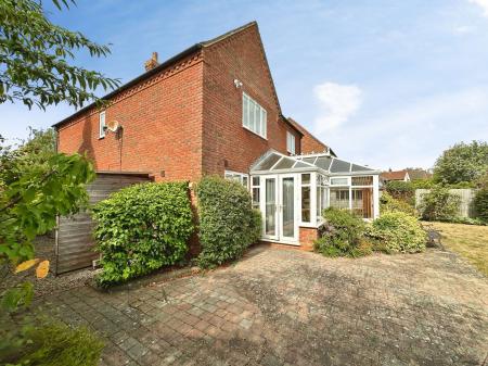 4 bedroom Detached house for sale in The Chase, Rosliston, DE12