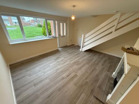 3 bedroom Terraced House to let in Oversetts Court, Newhall, DE11