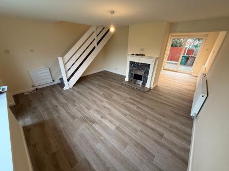 3 bedroom Terraced House to let in Oversetts Court, Newhall, DE11