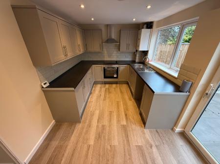 3 bedroom Terraced House to let in Oversetts Court, Newhall, DE11
