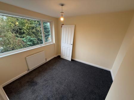 3 bedroom Terraced House to let in Oversetts Court, Newhall, DE11