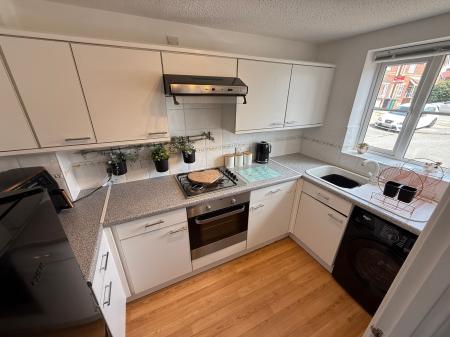 2 bedroom Terraced House to let in Middle Close, Swadlincote, DE11