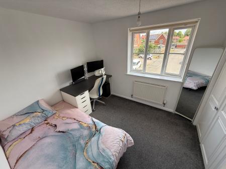 2 bedroom Terraced House to let in Middle Close, Swadlincote, DE11