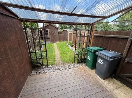 2 bedroom Terraced House to let in Middle Close, Swadlincote, DE11