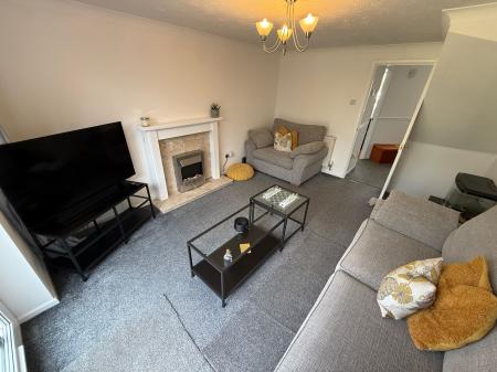 2 bedroom Terraced House to let in Middle Close, Swadlincote, DE11