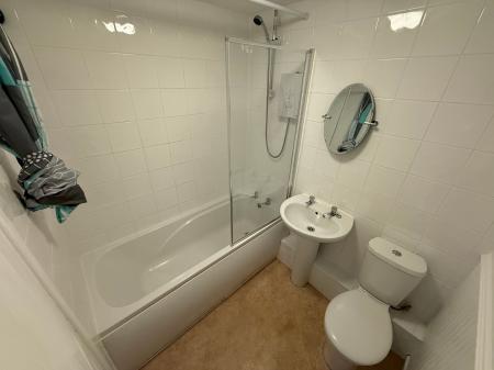 2 bedroom Terraced House to let in Middle Close, Swadlincote, DE11