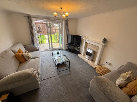 2 bedroom Terraced House to let in Middle Close, Swadlincote, DE11