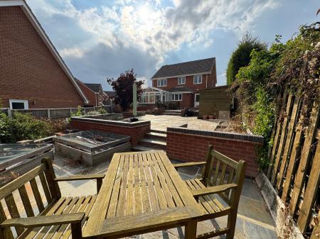 5 bedroom Detached house for sale in Newby Close, Burton-On-Trent, DE15