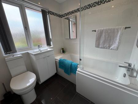 5 bedroom Detached house for sale in Newby Close, Burton-On-Trent, DE15