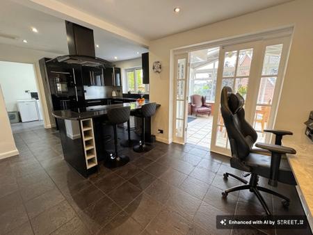 5 bedroom Detached house for sale in Newby Close, Burton-On-Trent, DE15