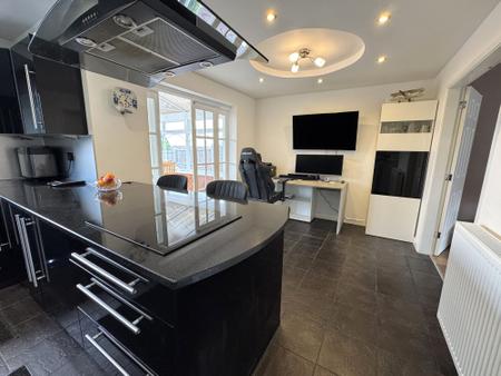 5 bedroom Detached house for sale in Newby Close, Burton-On-Trent, DE15