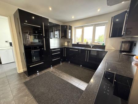 5 bedroom Detached house for sale in Newby Close, Burton-On-Trent, DE15