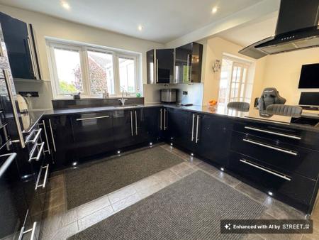 5 bedroom Detached house for sale in Newby Close, Burton-On-Trent, DE15