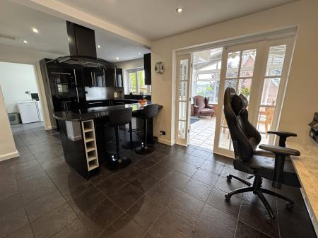 5 bedroom Detached house for sale in Newby Close, Burton-On-Trent, DE15
