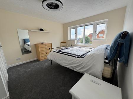 5 bedroom Detached house for sale in Newby Close, Burton-On-Trent, DE15