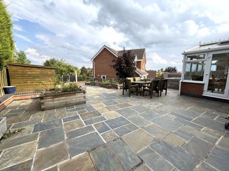 5 bedroom Detached house for sale in Newby Close, Burton-On-Trent, DE15