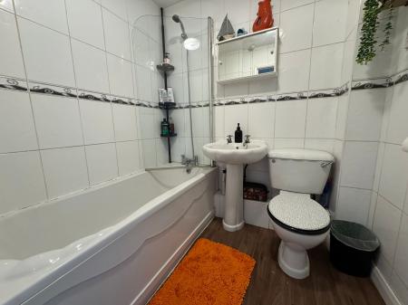 2 bedroom Terraced House for sale in Wye Dale, Church Gresley, DE11