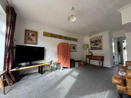 2 bedroom Terraced House for sale in Wye Dale, Church Gresley, DE11