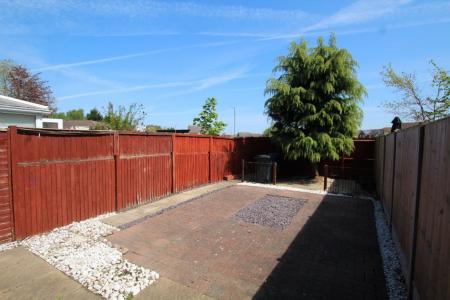 3 bedroom Terraced House to let in Heather Close, Branston, DE14