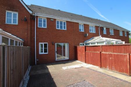 3 bedroom Terraced House to let in Heather Close, Branston, DE14