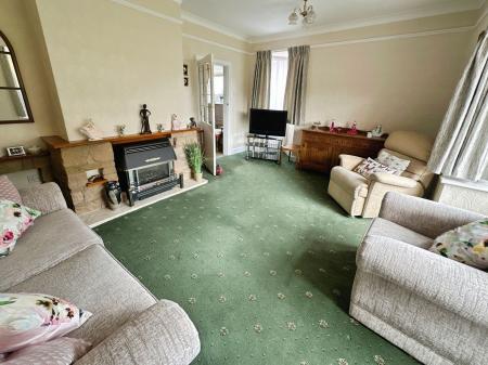 2 bedroom Bungalow for sale in Field Lane, Burton-On-Trent, DE13
