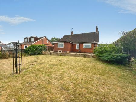 2 bedroom Bungalow for sale in Field Lane, Burton-On-Trent, DE13