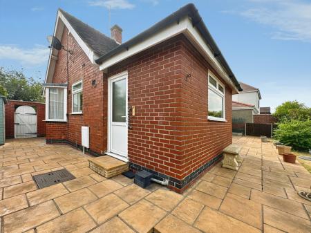 2 bedroom Bungalow for sale in Field Lane, Burton-On-Trent, DE13
